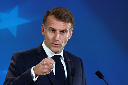 Макрон высказался о дизельной сделке России и США