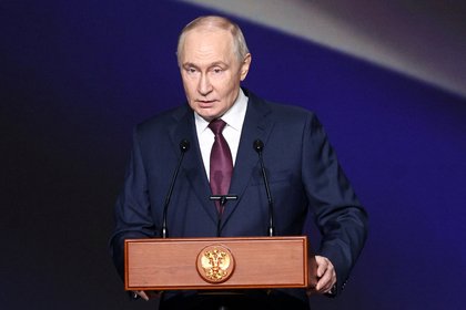Путин заявил о готовности возобновить трехсторонние переговоры по Украине